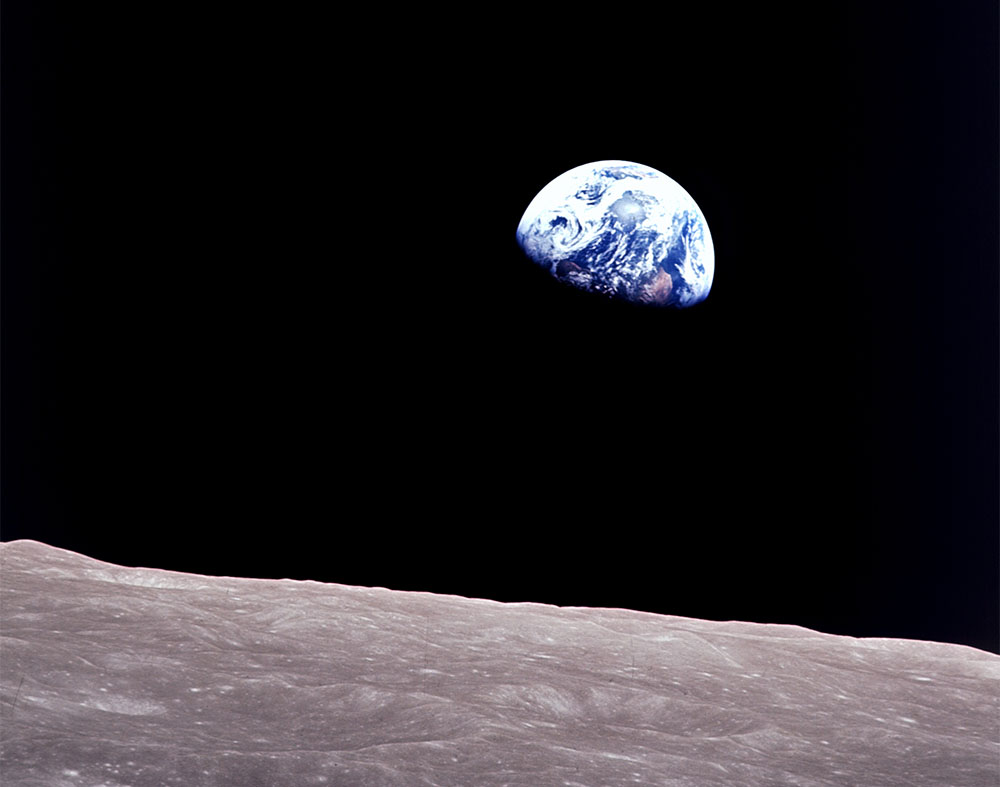 008: Dlaczego latamy w kosmos, a nie ratujemy Ziemi? | Adam Adamczyk